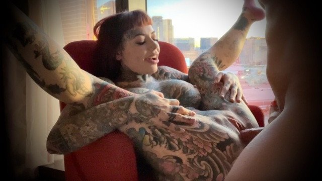 Risky raw hotel HOOKUP CREAMPIE with tattooed babe, TigerLilly