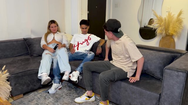 MILF Rubia Colombiana se folla al mejor Amigo Nerd de su Hijastro! Karensleent, Pipeboy, Danyel Mast