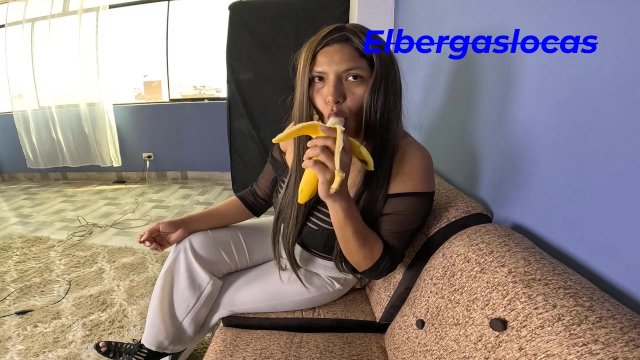 Mi madrastra me enseña lo que es follar con una milf, no pude resistirme a sus sentones