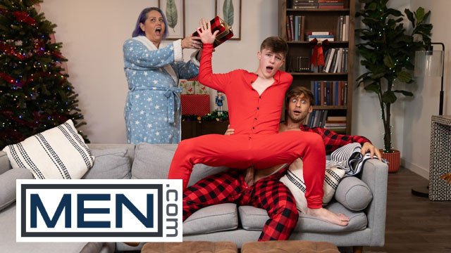 MEN - Dom King Plays Video Games On Christmas Morning While Jake Preston Sneakily Sucks His Cock