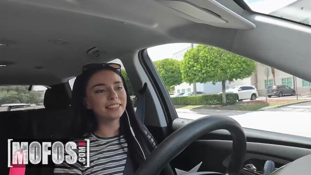 MOFOS - Naughty Uber Driver Gianna Ivy Gets Distracted By Her Handsome Passenger JMac