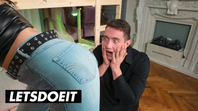 Busty Babe Bambola Sneaky Fuck with Horny Roommate - HORNY HOSTEL