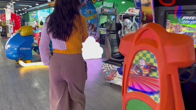 Aposté con una desconocida culona una follada en el auto!