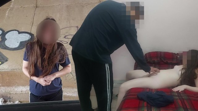Inocente pepenadora folla con viejo por ayuda económica, casero 4/4