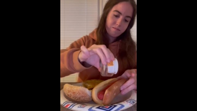 Slut eats cum on her burger😈