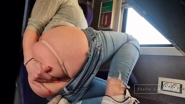 Exhib Risquée et Doigts dans le Train en Plein Jour ! 🔥💦