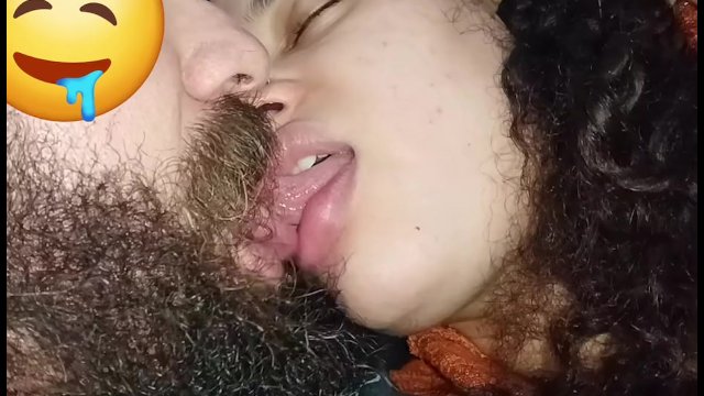 18 year old gets horny and wet while kissing juicy older man, delicious sexy kiss🍆💦😵‍💫🤤😋💋🍌