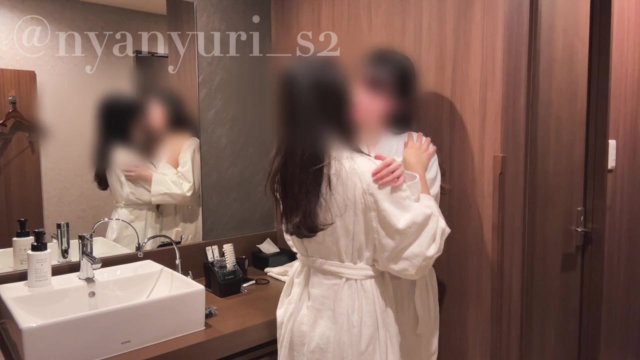 【素人レズビアン】彼女と洗面所で・・・♡bathroom with my girlfriend...女同 Lesbian【百合】
