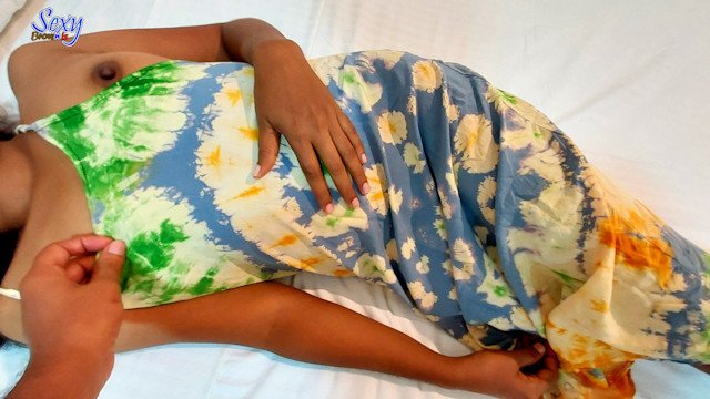 Sri Lankan - Accidentally went Step Sister's bed room - Sexy Night Dress - Asian Hot Couple