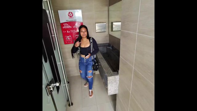 niñera caliente quiere follar en publico ahora mismo