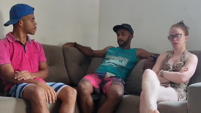FUI PASSEAR NA CASA DO MEU AMIGO E COMIR MINHA MULHER NA FRENTE DELE