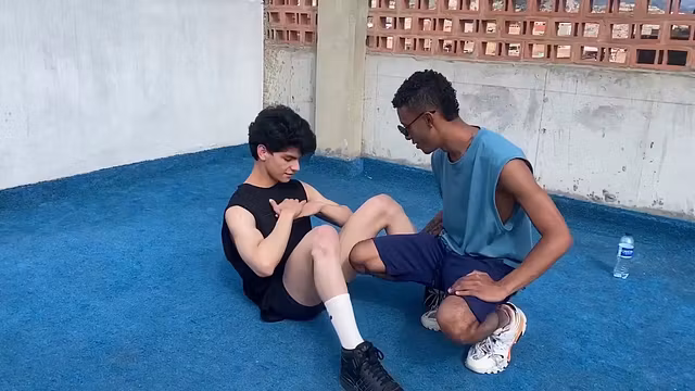 HACIENDO EJERCICIO CON ESTE NEGRO VERGON ME ARRECHO BASTANTE