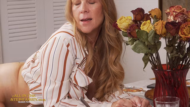 Stuff Your Mature MILF StepMom For Thanksgiving! Kymber Leigh - AITSF231117