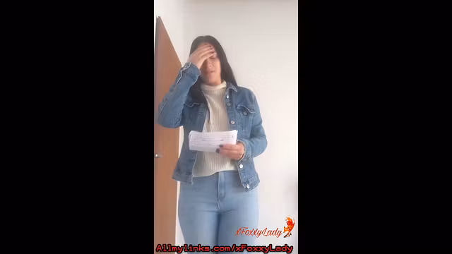 Doctora te pajea para ver si te crece la polla, se ríe nerviosa y se burla de lo diminuto que es! POV Fantasía Fetichista SPH