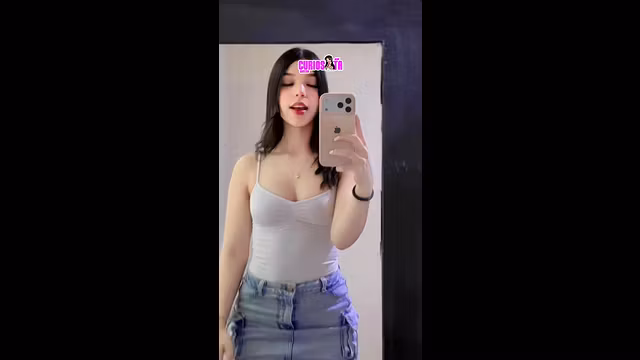 Una faldita jeans para un ex con una polla grande
