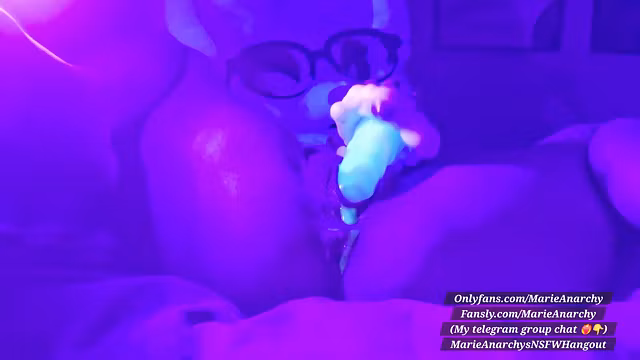 Soaking my UFO dildo in lube and fucking myself under blacklight 👽🛸