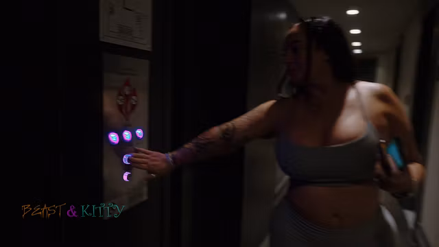 Thick ass pawg stranger fucks guy she just met at the hotel