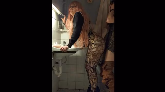 I stopped counting how many times I did it with this outfit :P