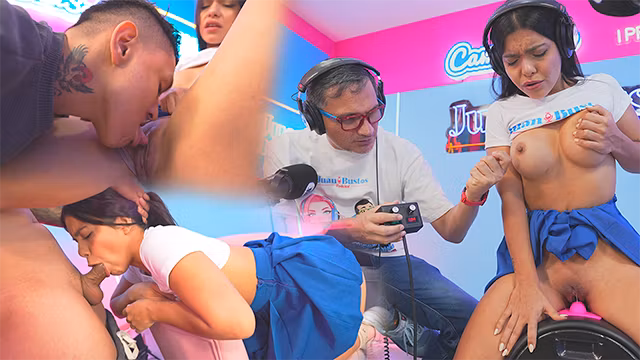Se la traga toda! Pelinegra petite le da una mamada extrema a su novio y le exprime hasta la última gota de leche.