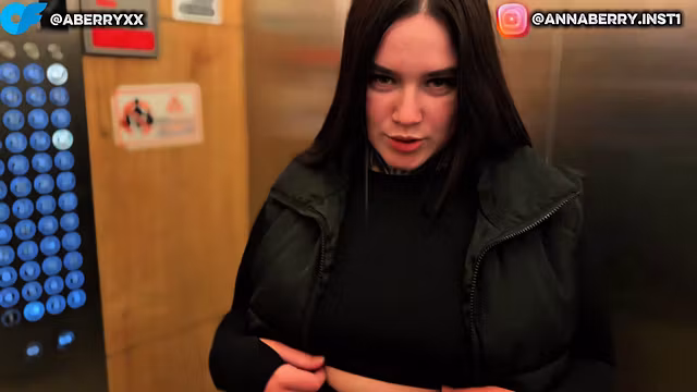 Не выключай камеру, снимай как трахаешь! – случайная милашка Anna Berry с милым лицом и огромной жопой стала порнозвездой