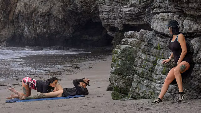 Playing with myself watching HOT couple FUCK on the Beach