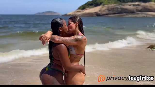 FESTINHA GOSTOSA NA PRAIA ESCONDIDA E QUASE FOMOS PEGOS