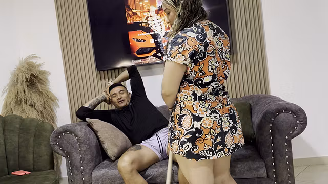 My employee is very sexy, a rich paisa.
