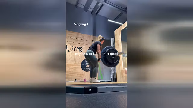 IG Live Squirt Fail: 18yo Pussy Explodes & Floods Gym Floor (Messy)