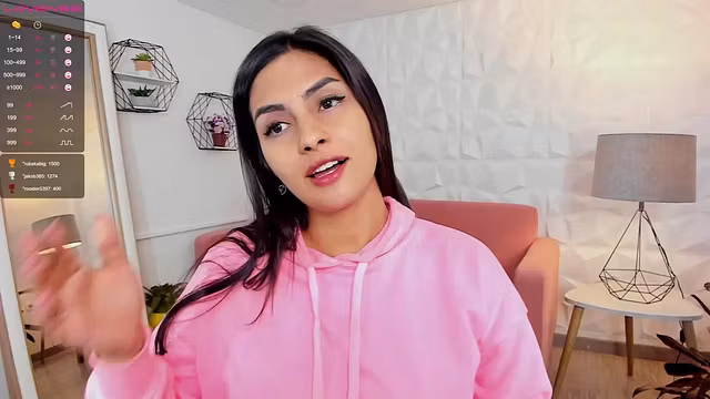Virgin Bubble Butt Spread – Saray’s Juicy Natural Curves Quake