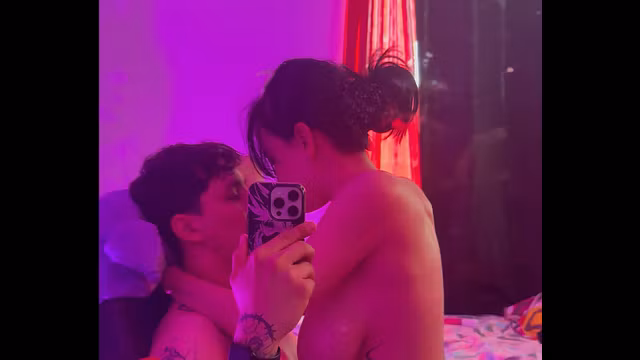 Sexo amateur en silla con blanca tetona
