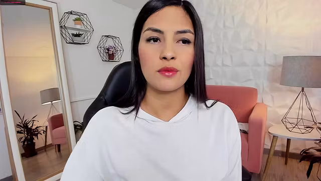 Jiggly Cheeks Spread – Webcam Model Begs for Face Smother