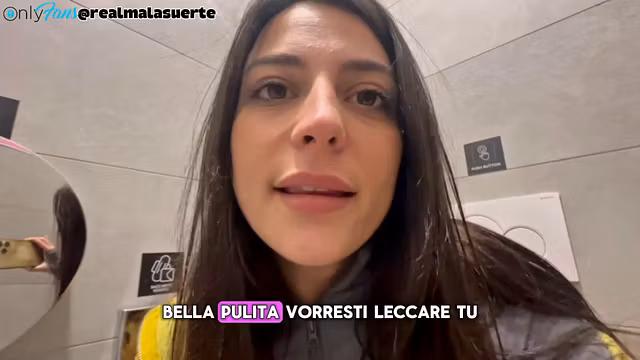 Realmalasuerte va in giro per commissioni si masturba ovunque e fa anche del pissing