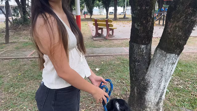 ¡Mi VECINA me invita una limonada como exusa para ser FOLLADA!