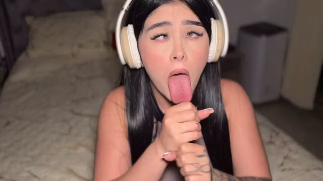 LAURA JIMENEZ OFICIAL IGNITES WILD PUSSY TORTURE