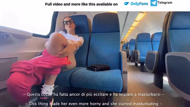 Sesso pubblico sul treno - Milf esibizionista vuole il cazzo