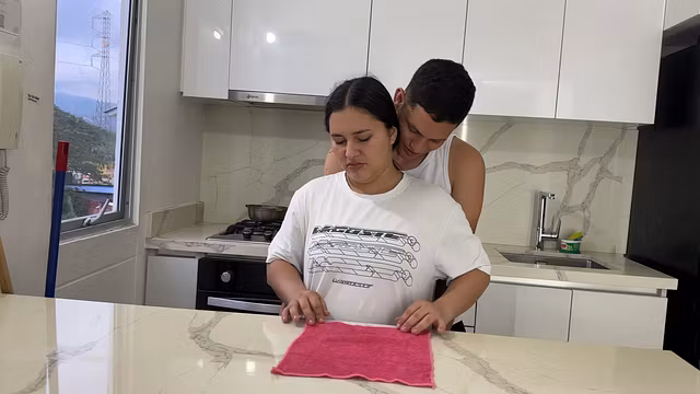Le quito el enojo a mi latina culona BBW con una fuete follada despues de no ayudarla con el aseo. Sexo casero con Duoafroditas
