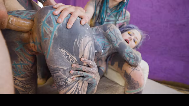 Alternative Tattooed Teens in Steamy FFM Tattoo Threesome
