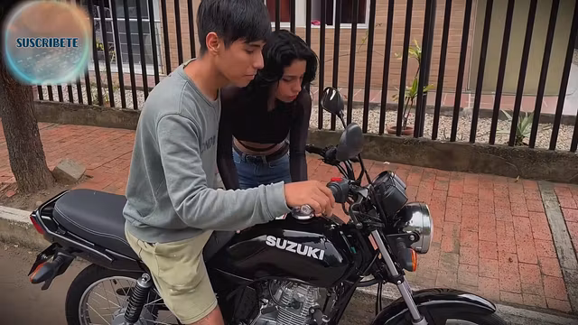 helped girl with his motorbike , i fucked she