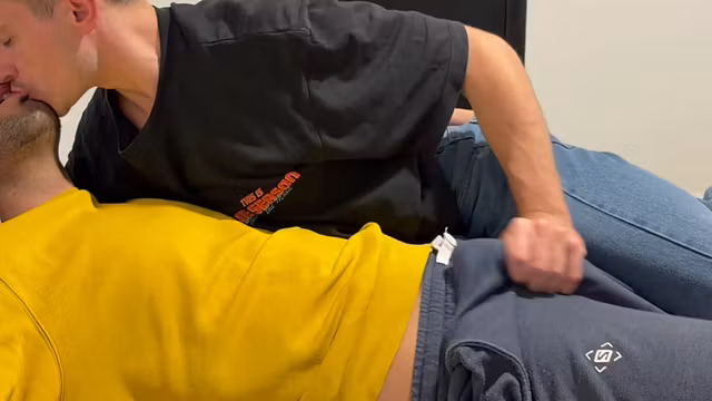 Sexo gay con ropa
