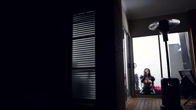 lonely girl latex with big tits sucking & slobering on big dildo livecleo