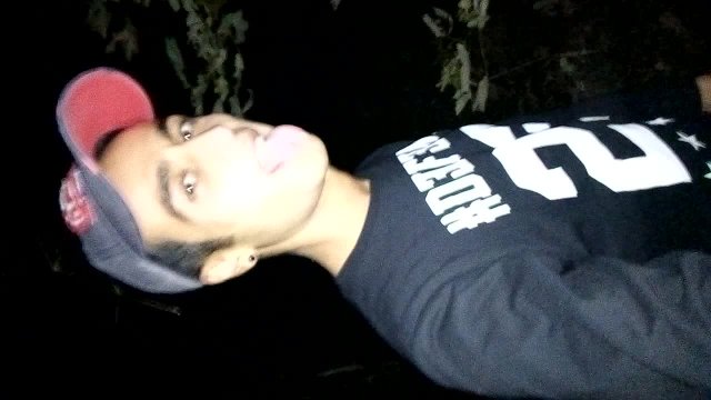Fucking boyfriend´s wet ass on our night walk outdoor