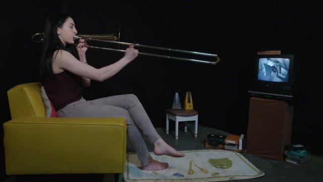 Horn Jerk With Huge Messy Finish