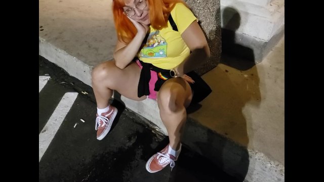 Scarlett pissing front of Bar