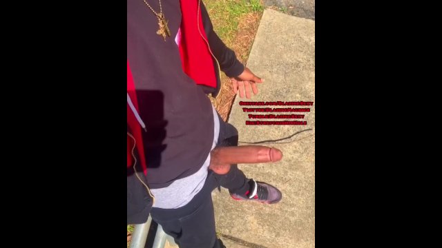 BIG BLACK PRETTY DICK PUBLIC J/O CUMSHOT
