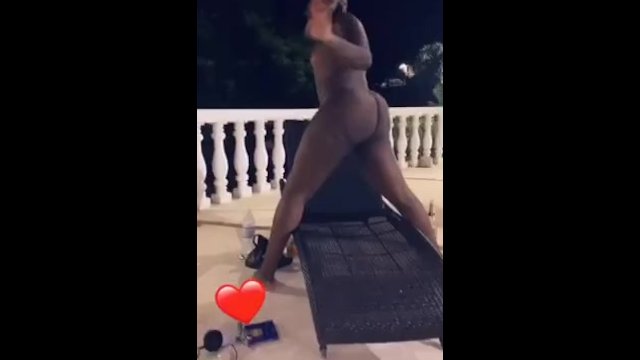 TWERKIN IN JAMAICA