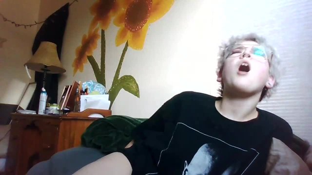  teen makes herself cum very hard with new vibrator