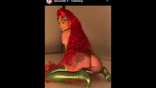 Cardi B Twerking