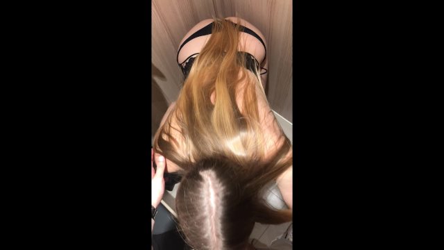 Quick blowjob and handjob in the fitting room
