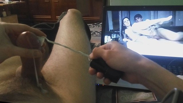 ПОКА ЖЕНА НА РАБОТЕ - СДЕЛАЛ СЕКС ИГРУШКУ