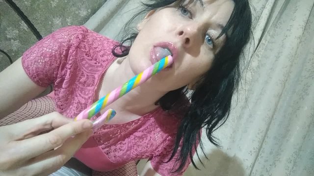she sucks a pop and shoves it in her hairy pussy GinnaGg